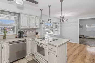 30 Echo Lane, Levittown, NY 11756 - Photo 11