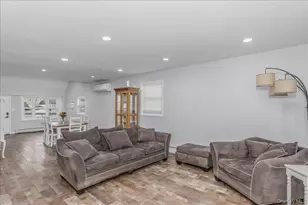 30 Echo Ln, Levittown, NY 11756 - Photo 7