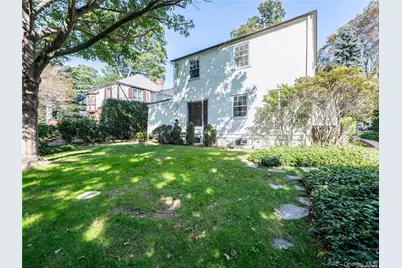 109 Chase Road, Manhasset, NY 11030 - Photo 5