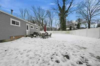 94 Locust Place, East Northport, NY 11731 - Photo 23