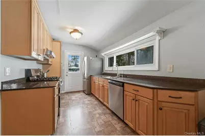 94 Locust Place, East Northport, NY 11731 - Photo 9