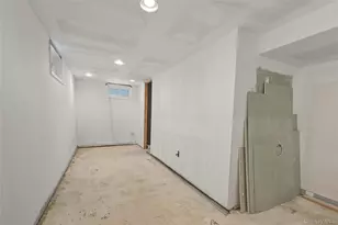 94 Locust Pl, East Northport, NY 11731 - Photo 21