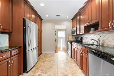 32 Middle Lane, Jericho, NY 11753 - Photo 9