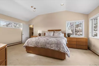 32 Middle Lane, Jericho, NY 11753 - Photo 11