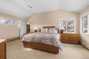 32 Middle Ln, Jericho, NY 11753 - Photo 11