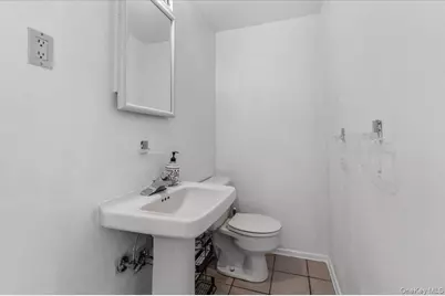 32 Middle Lane, Jericho, NY 11753 - Photo 19