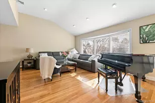 32 Middle Ln, Jericho, NY 11753 - Photo 3