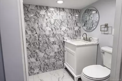 70 S Cottage Street, Valley Stream, NY 11580 - Photo 5