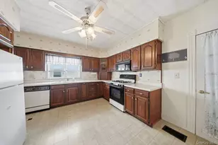 54 Ogden St, Middletown, NY 10940 - Photo 7