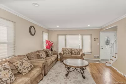 597 Seminole Road, Franklin Square, NY 11010 - Photo 3