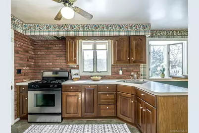 24 Orchard Farm Road, Port Washington, NY 11050 - Photo 9