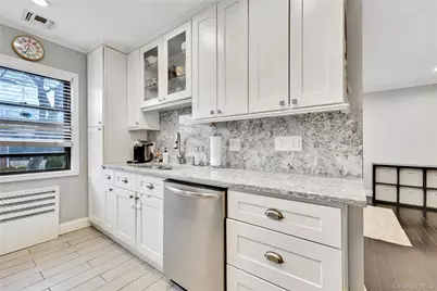 1201 E Broadway #H-23, Hewlett, NY 11557 - Photo 15