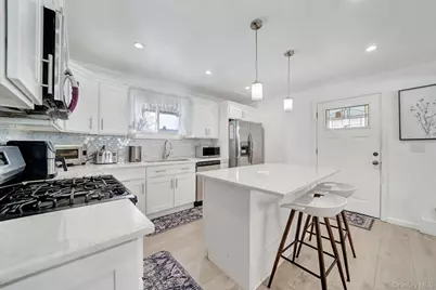 125 Hamlet Road, Levittown, NY 11756 - Photo 9