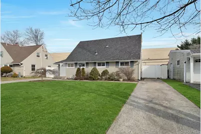 125 Hamlet Road, Levittown, NY 11756 - Photo 3