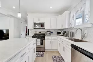 125 Hamlet Rd, Levittown, NY 11756 - Photo 11