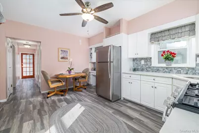 76 Driscoll Avenue, Rockville Centre, NY 11570 - Photo 15