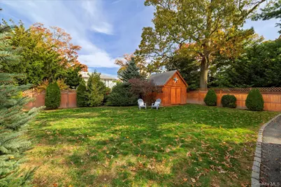 76 Driscoll Avenue, Rockville Centre, NY 11570 - Photo 37