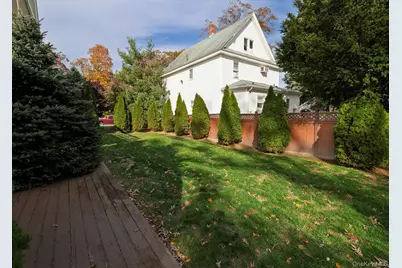 76 Driscoll Avenue, Rockville Centre, NY 11570 - Photo 41