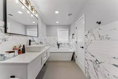 207 Pershing Parkway, Mineola, NY 11501 - Photo 17