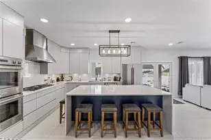 207 Pershing Pkwy, Mineola, NY 11501 - Photo 5