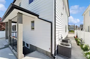 207 Pershing Pkwy, Mineola, NY 11501 - Photo 7