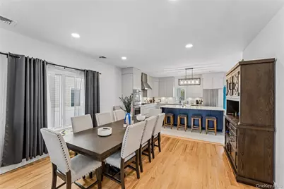 207 Pershing Parkway, Mineola, NY 11501 - Photo 9