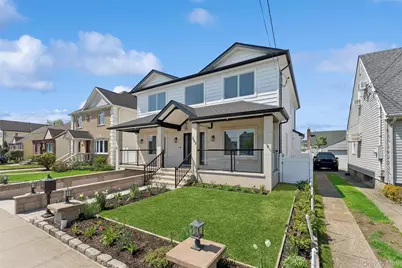 207 Pershing Parkway, Mineola, NY 11501 - Photo 3