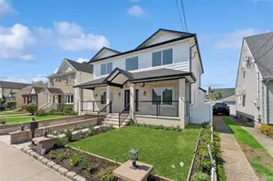 207 Pershing Pkwy, Mineola, NY 11501 - Photo 3