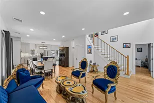 207 Pershing Pkwy, Mineola, NY 11501 - Photo 3