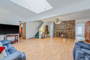 22 Mercury Ln, Levittown, NY 11756 - Photo 13