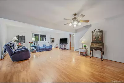 22 Mercury Lane, Levittown, NY 11756 - Photo 11