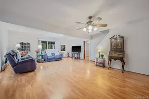 22 Mercury Ln, Levittown, NY 11756 - Photo 11