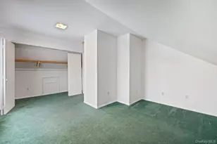 22 Mercury Ln, Levittown, NY 11756 - Photo 27