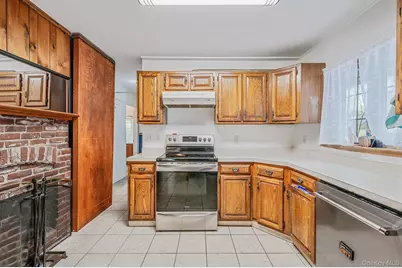 22 Mercury Lane, Levittown, NY 11756 - Photo 19