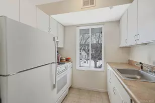 30 El Camino Ct, Coram, NY 11727 - Photo 9