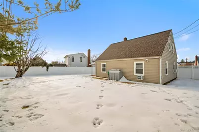 108 Swan Lane, Levittown, NY 11756 - Photo 23