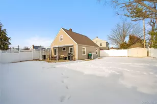 108 Swan Ln, Levittown, NY 11756 - Photo 21