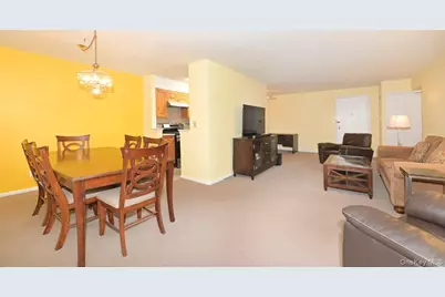 4 Birchwood Court #3J, Mineola, NY 11501 - Photo 5