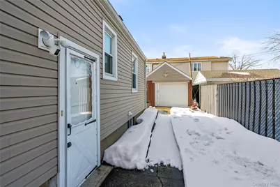 269-15 Union Turnpike, New Hyde Park, NY 11040 - Photo 35