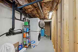 35 St Johns Pl, West Babylon, NY 11704 - Photo 19