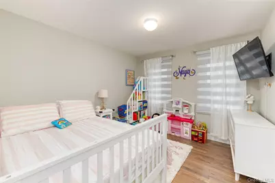 72 W Marine Avenue, Lindenhurst, NY 11757 - Photo 19