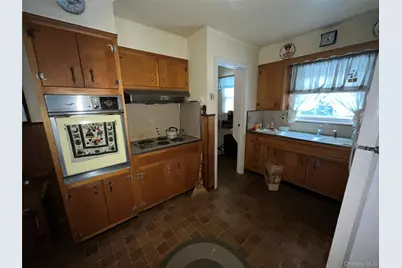 300 Hewlett Avenue, Patchogue, NY 11772 - Photo 11