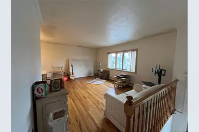 630 S Wellwood Avenue, Lindenhurst, NY 11757 - Photo 5
