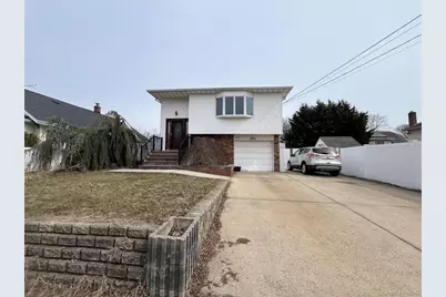 630 S Wellwood Avenue, Lindenhurst, NY 11757 - Photo 1
