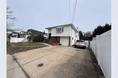 630 S Wellwood Avenue, Lindenhurst, NY 11757 - Photo 3