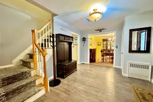 42 Hearthstone Dr, Dix Hills, NY 11746 - Photo 3