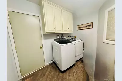 42 Hearthstone Drive, Dix Hills, NY 11746 - Photo 17