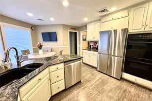 42 Hearthstone Dr, Dix Hills, NY 11746 - Photo 15