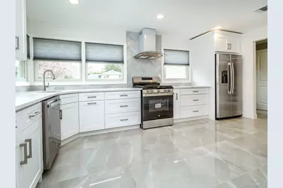 1 Milford Lane, Glen Cove, NY 11542 - Photo 5