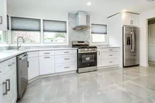 1 Milford Ln, Glen Cove, NY 11542 - Photo 5